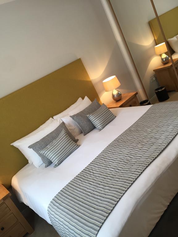 Inverness City Suites Room photo